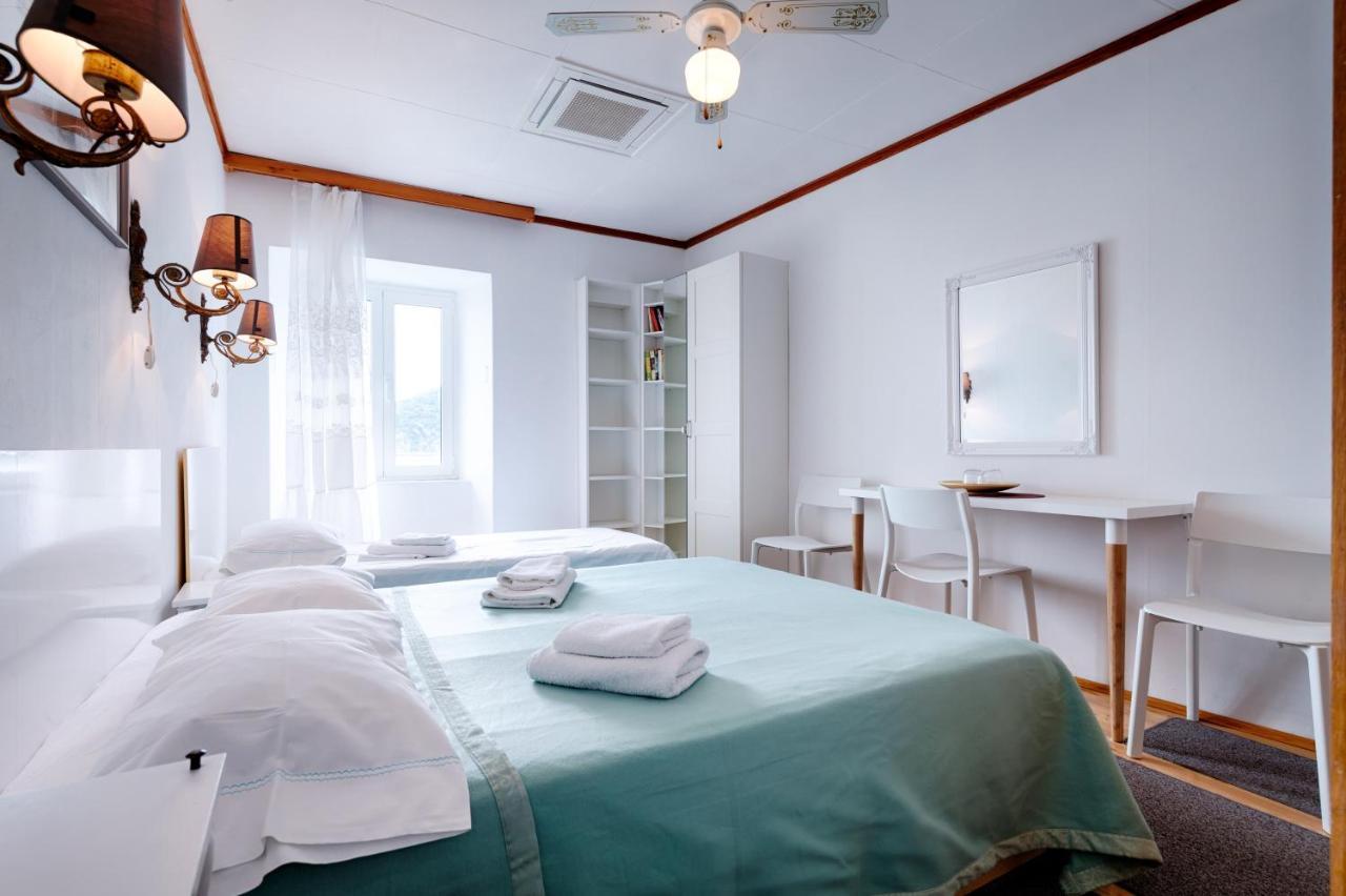 Apartments And Rooms By The Sea Komiza, Vis - 2431 Exterior photo