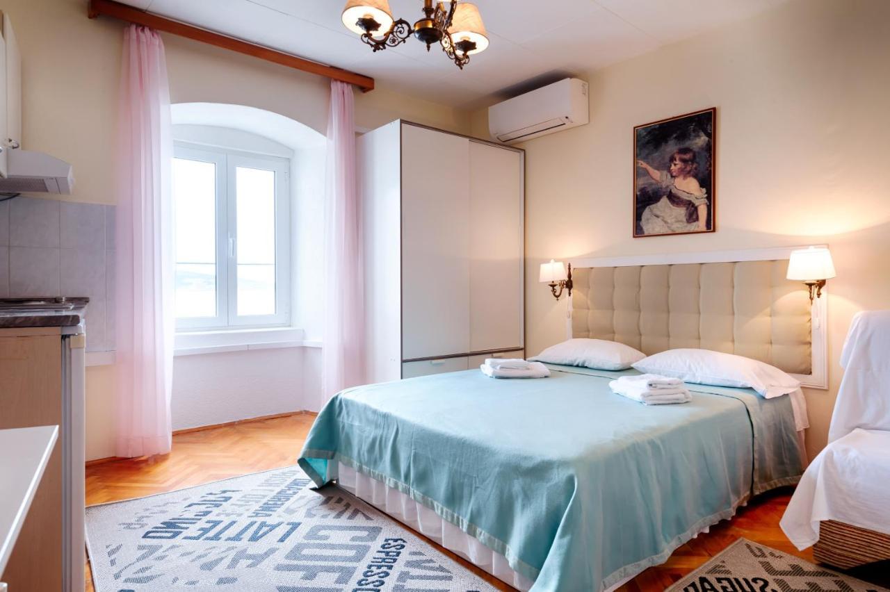 Apartments And Rooms By The Sea Komiza, Vis - 2431 Exterior photo