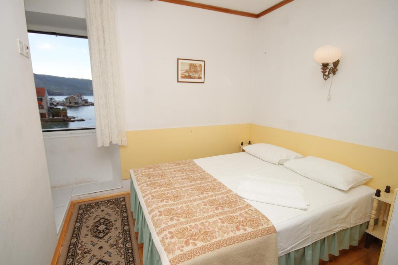 Apartments And Rooms By The Sea Komiza, Vis - 2431 Exterior photo