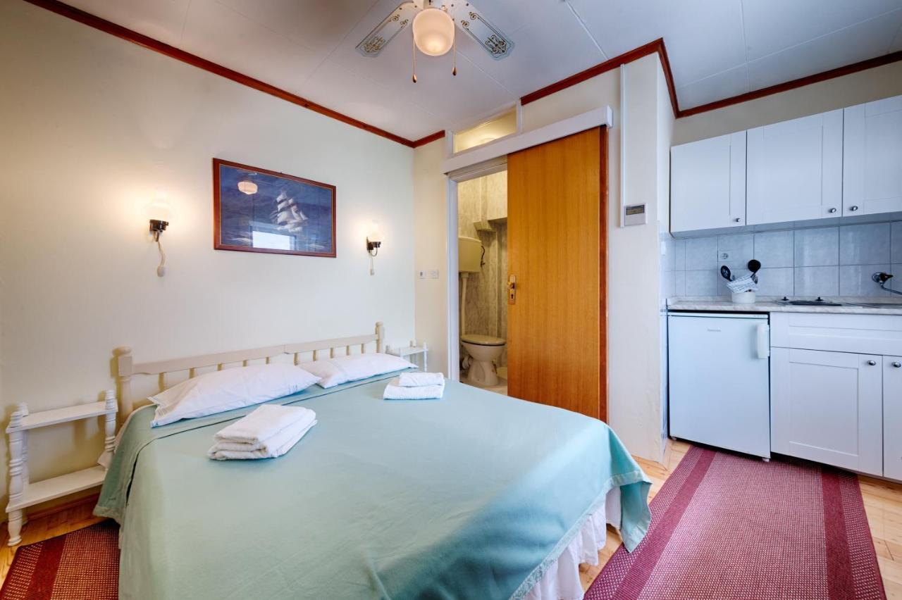 Apartments And Rooms By The Sea Komiza, Vis - 2431 Exterior photo