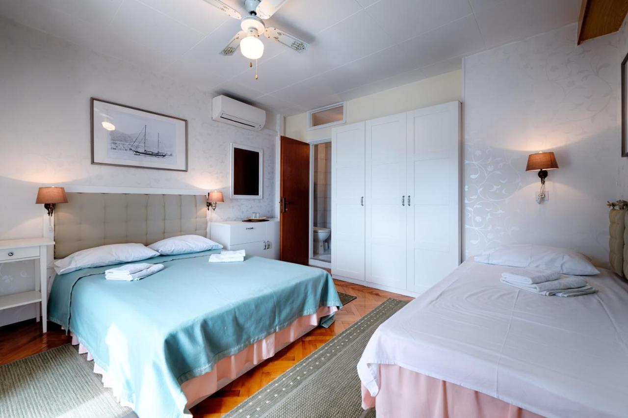 Apartments And Rooms By The Sea Komiza, Vis - 2431 Exterior photo